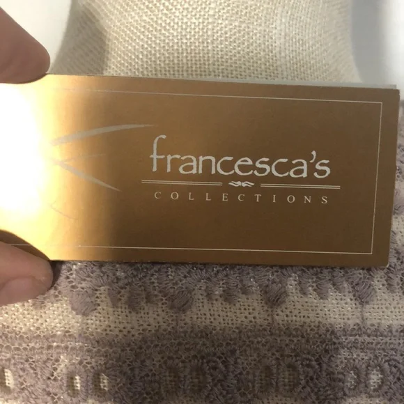 Francesca’s Color pink size Large 3 Buttons on shoulder and Lace on top - Picture 8 of 9